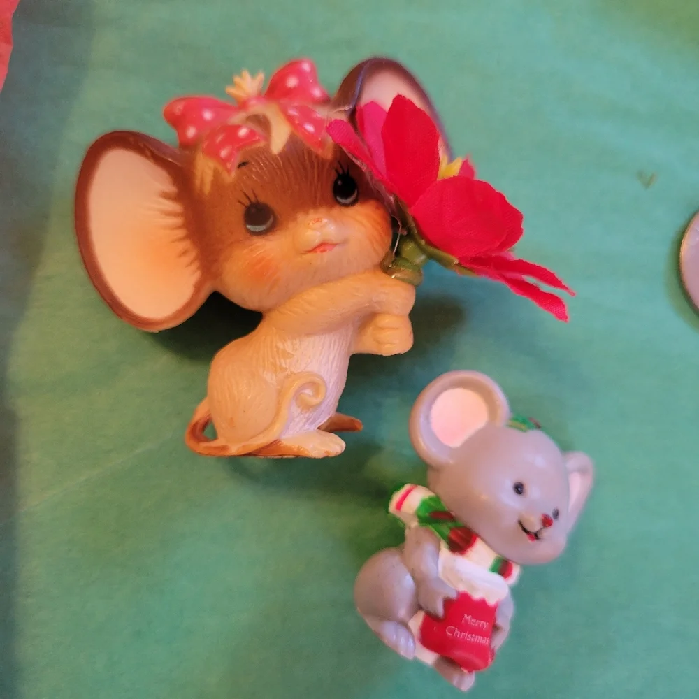Cute Vintage Christmas Mice ~ Kitschy! ~ Russ Berrie ~ Tiny But Charming!